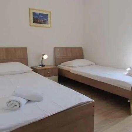 In Sv. Filip I Jakov 53582 Sveti Filip i Jakov