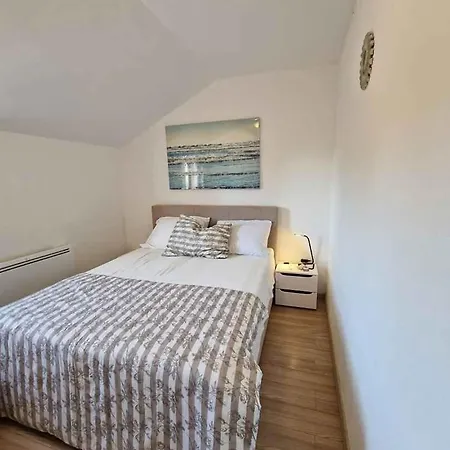 In Sv. Filip I Jakov 53582 Apartmán